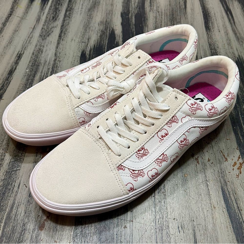 Vans Old Skool Cream & Pink Skull Print Sneakers Mens size 12 NWT!